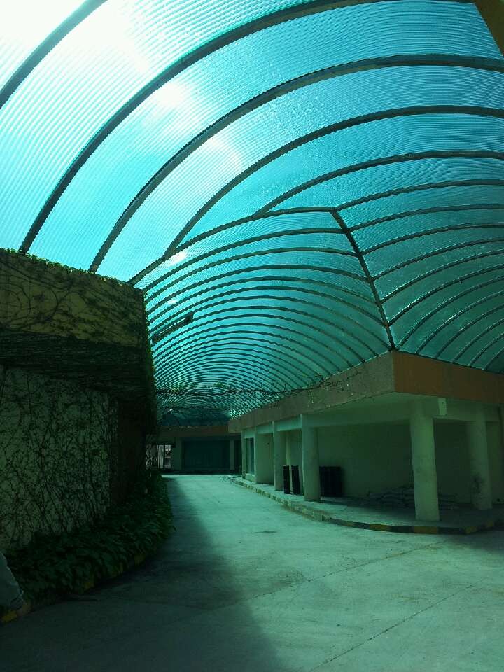走廊端部与建筑连接