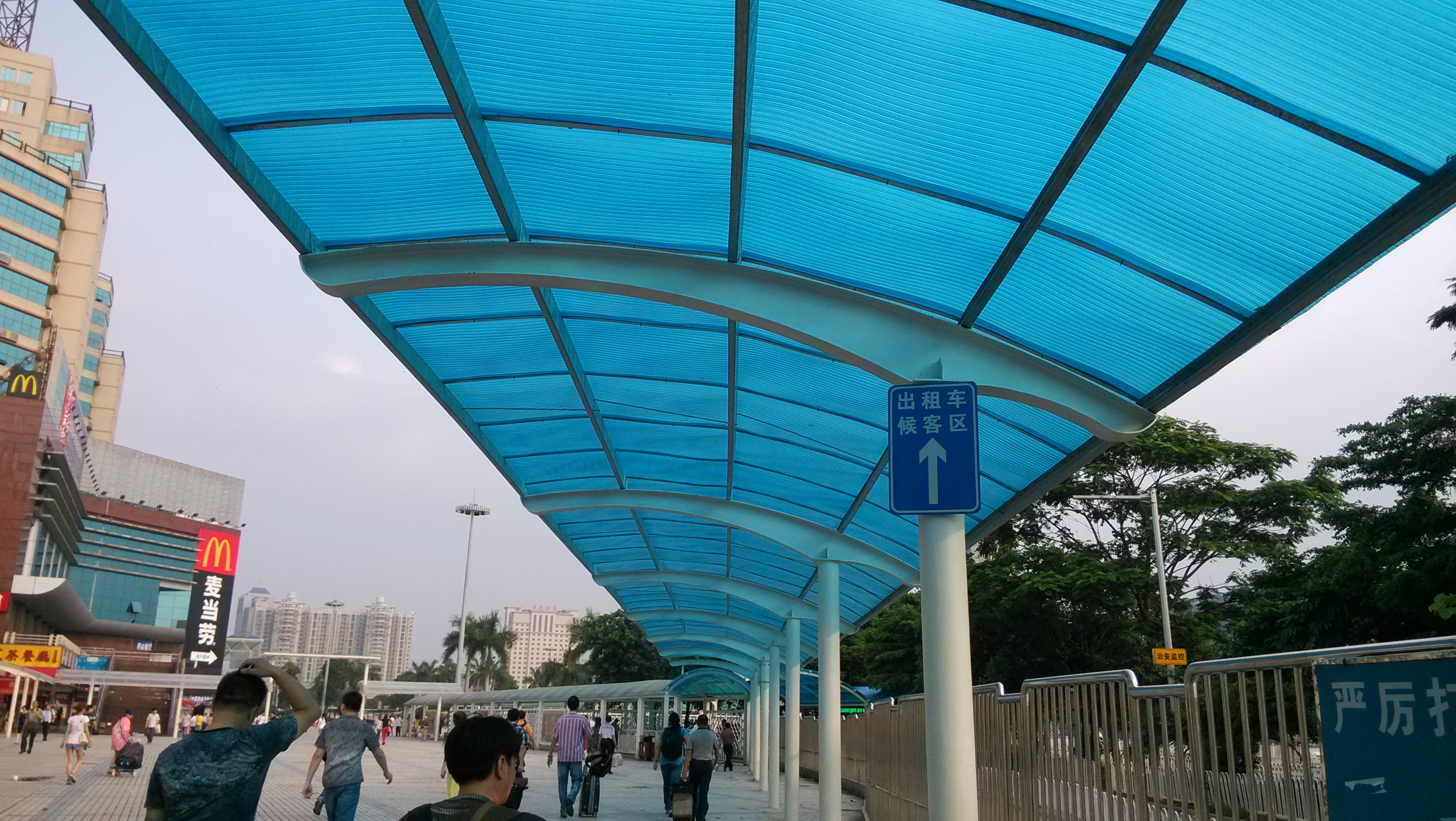 棚下步行通道